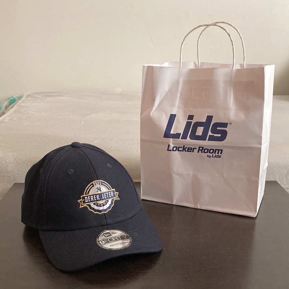 NY Yankees Derek Jeter hat with bag